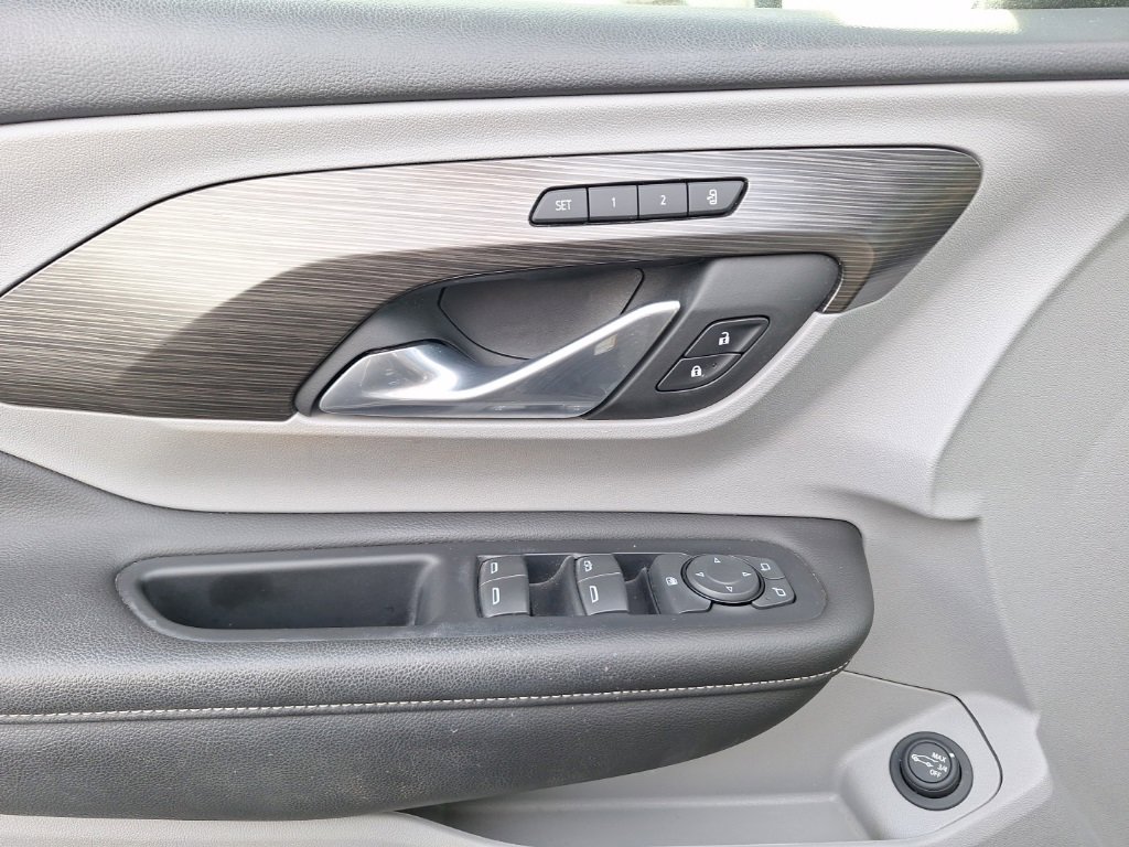 Used 2022 GMC Terrain SLT image 3