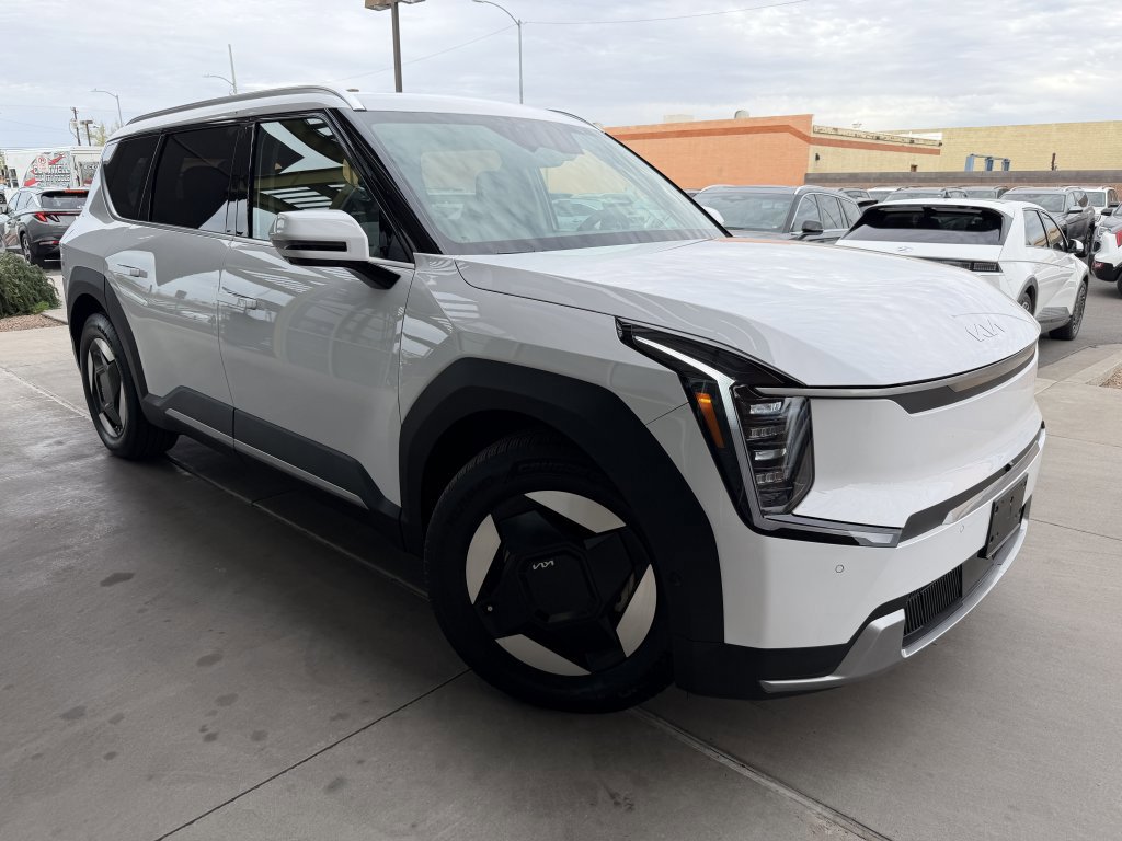 Used 2026 Kia EV9 Wind image 6