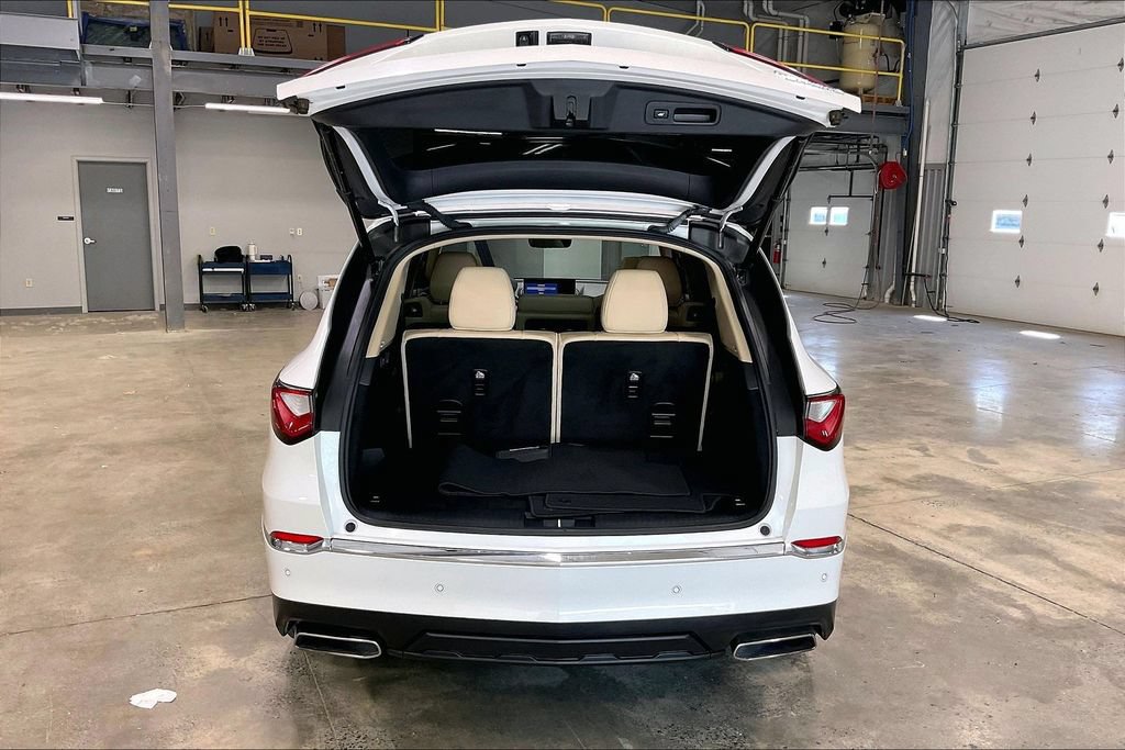 Used 2023 Acura MDX w/ Technology Package AWD/4WD image 5