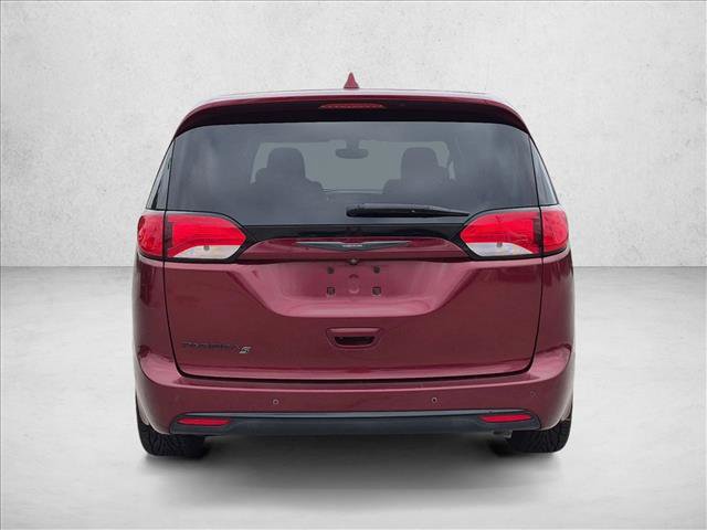 Used 2018 Chrysler Pacifica Touring Plus w/ S Appearance Package FWD image 7