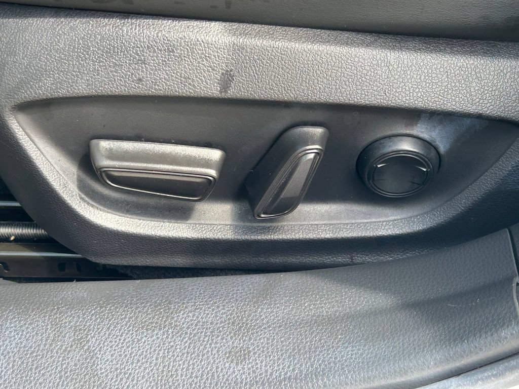 Used 2023 Toyota Prius XLE FWD image 23