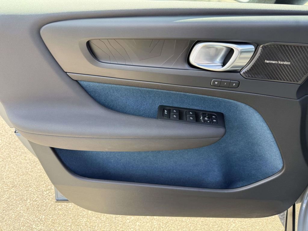 Used 2023 Volvo C40 P8 Recharge Ultimate image 20