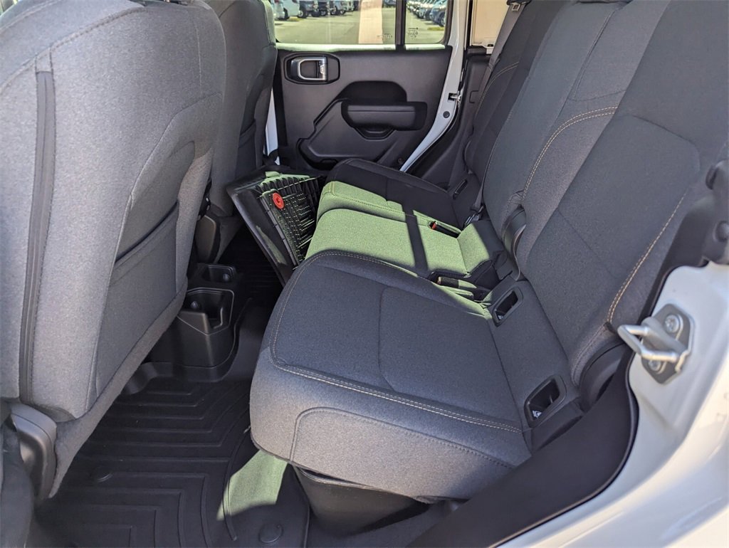 Used 2024 Jeep Gladiator Sport image 17