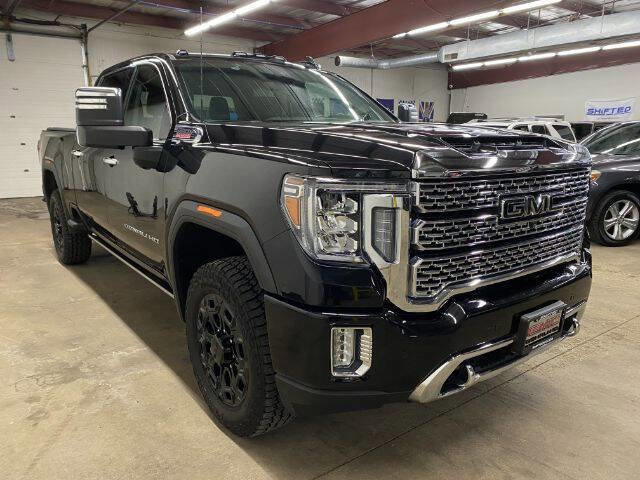 Used 2021 GMC Sierra 3500 Denali w/ Denali Black Diamond Edition image 6