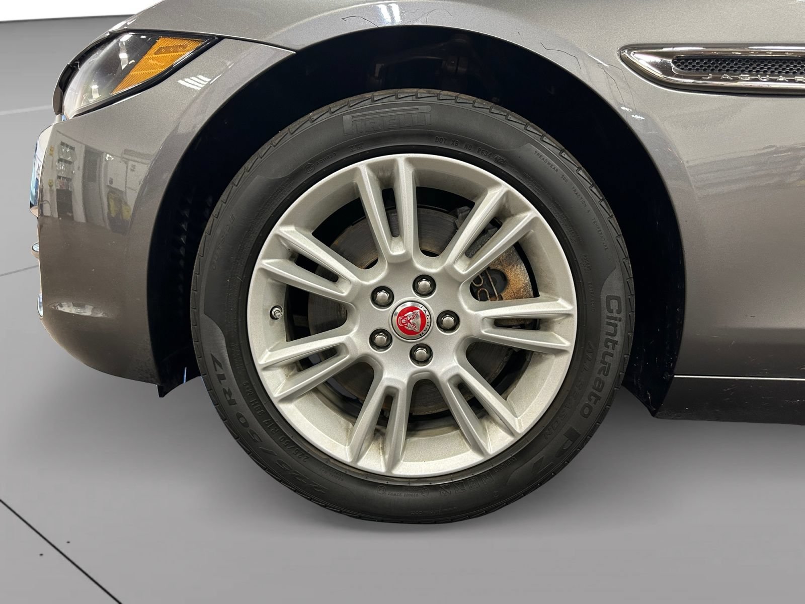 Used 2017 Jaguar XE Premium AWD/4WD image 13