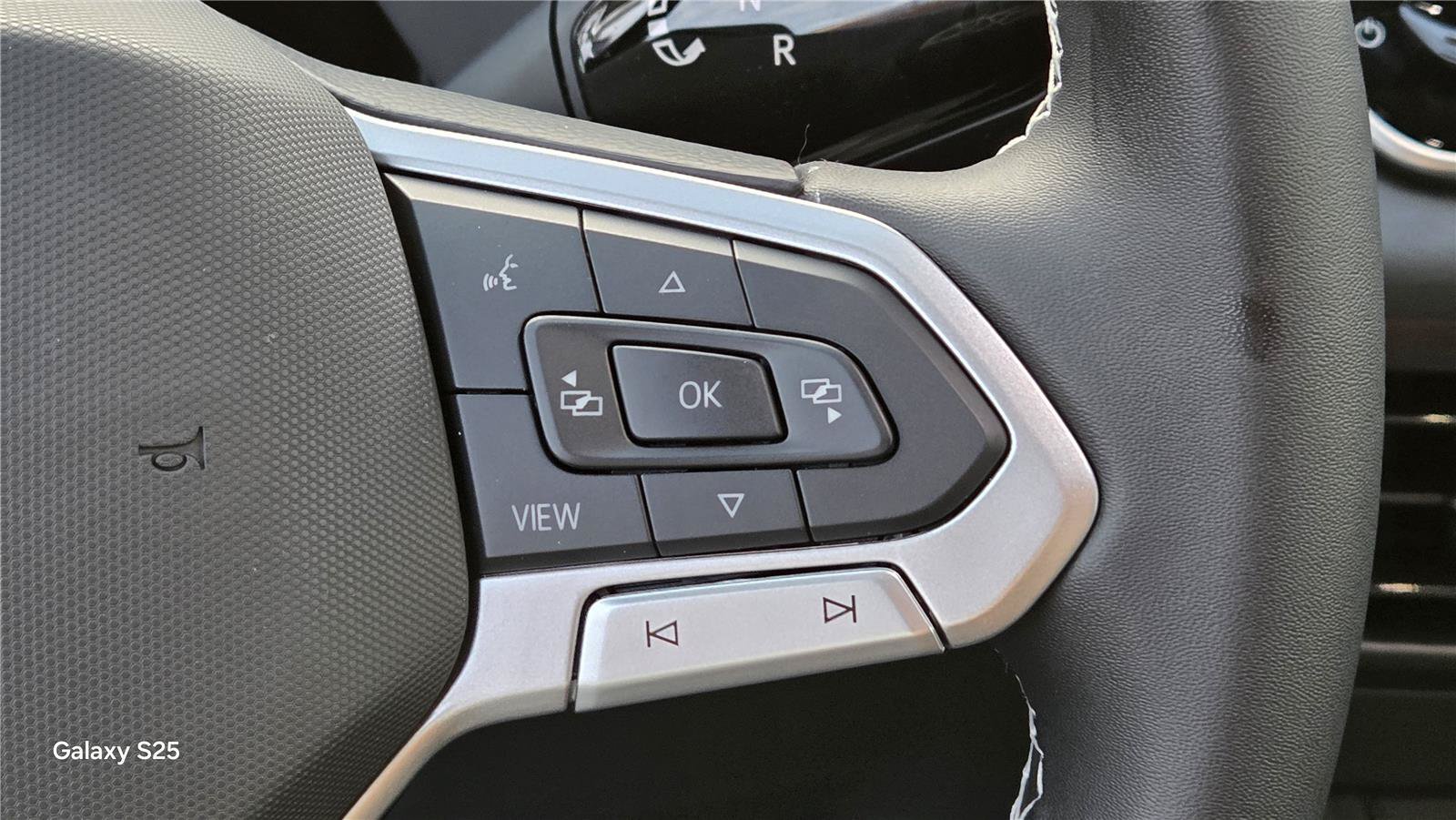 New 2026 Volkswagen Tiguan SE FWD image 19