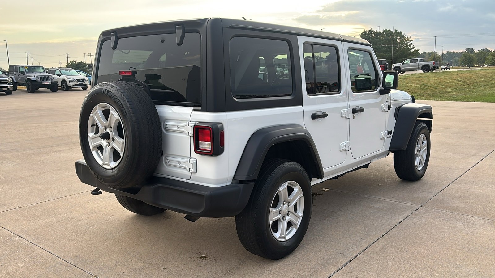 Used 2022 Jeep Wrangler Unlimited Sport image 9