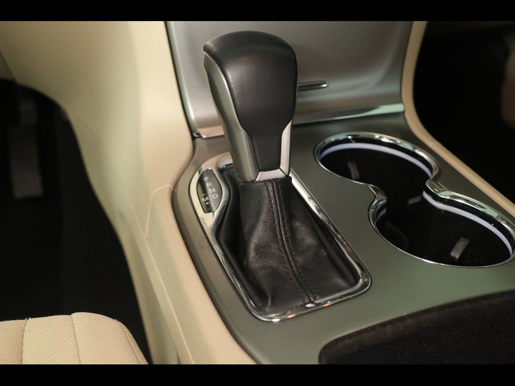 Used 2021 Jeep Grand Cherokee Laredo image 28