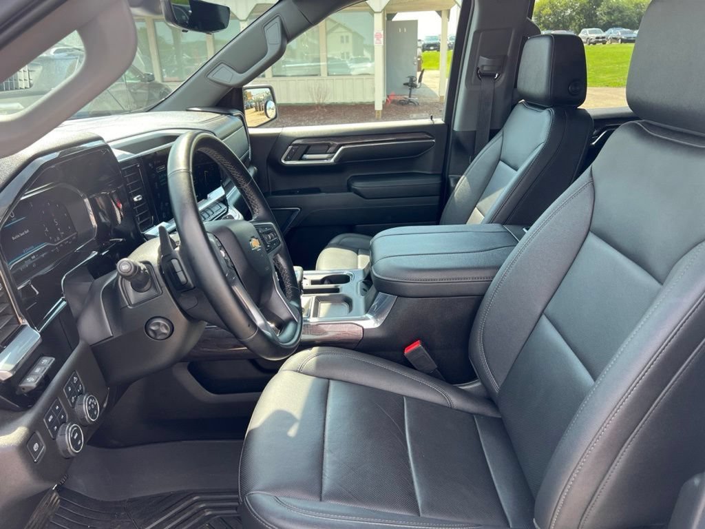 Used 2023 Chevrolet Silverado 1500 LTZ w/ Technology Package AWD/4WD image 21