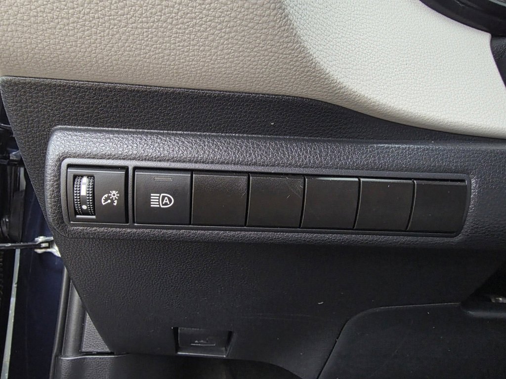 Used 2022 Toyota Corolla LE image 12