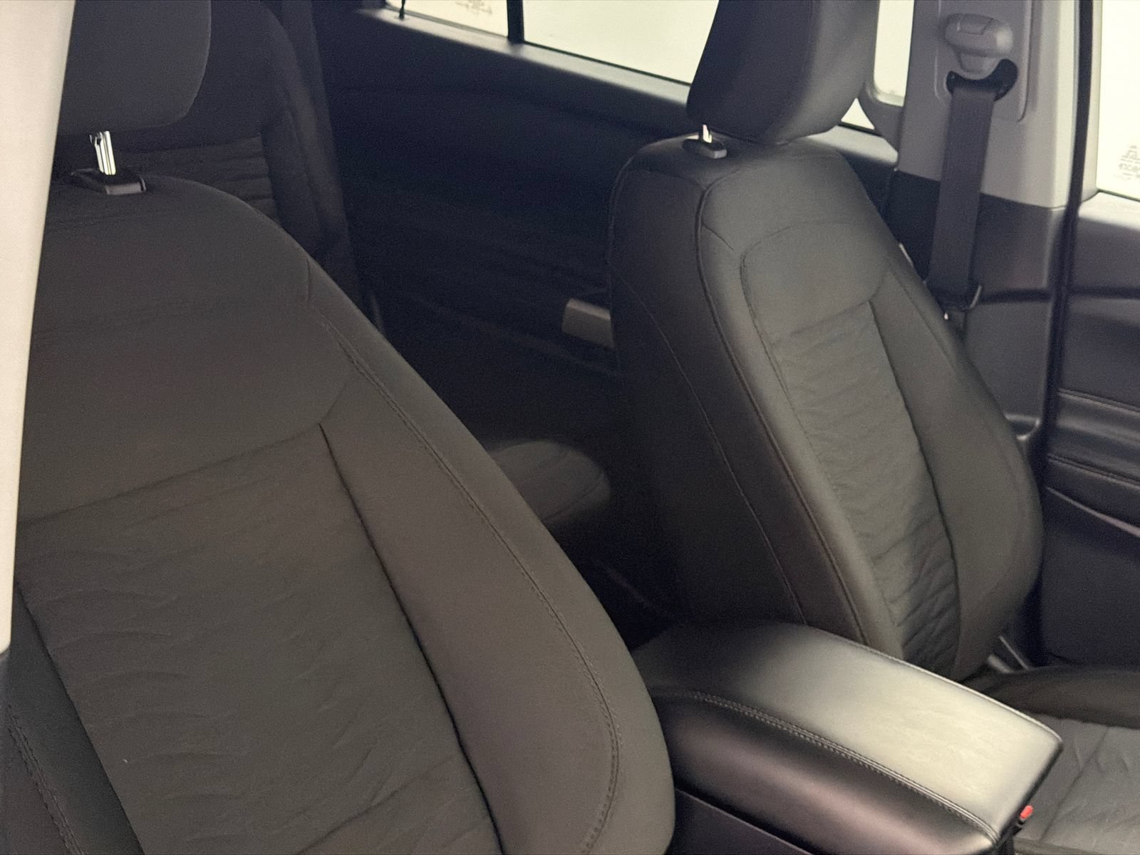 Used 2021 Ford Explorer XLT AWD/4WD image 11