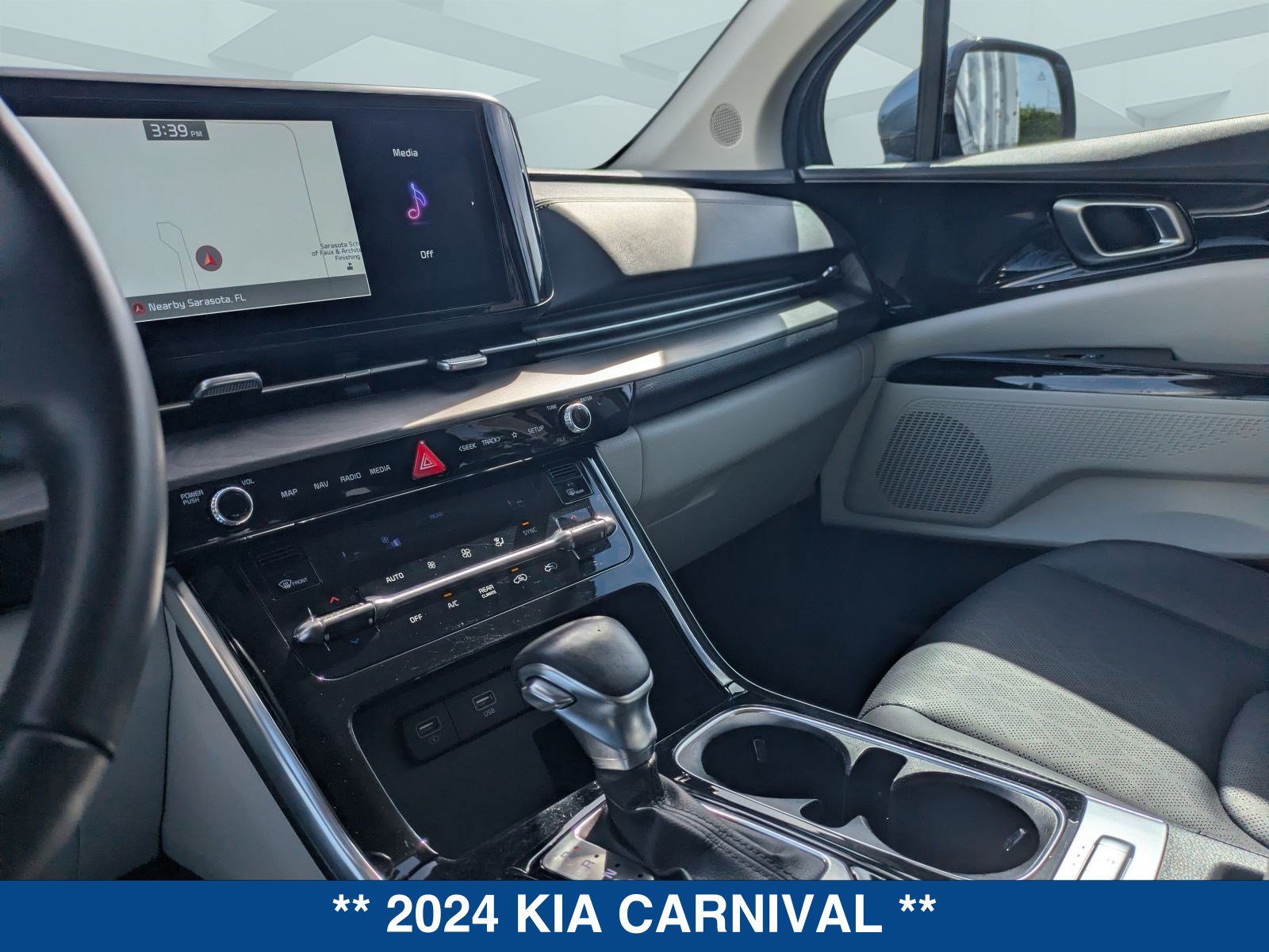 Used 2024 Kia Carnival EX FWD image 33