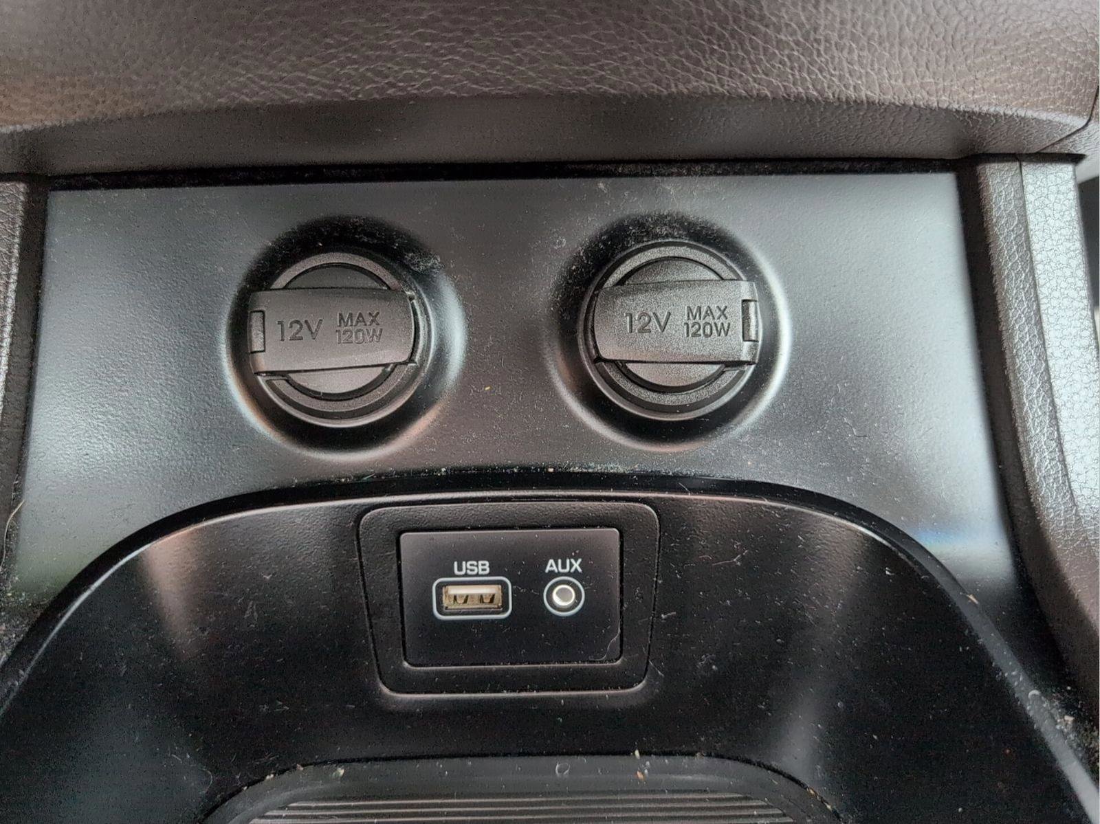 Used 2017 Hyundai Santa Fe SE image 27