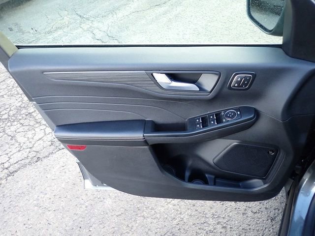 Certified 2025 Ford Escape Platinum w/ Premium Technology Package image 21