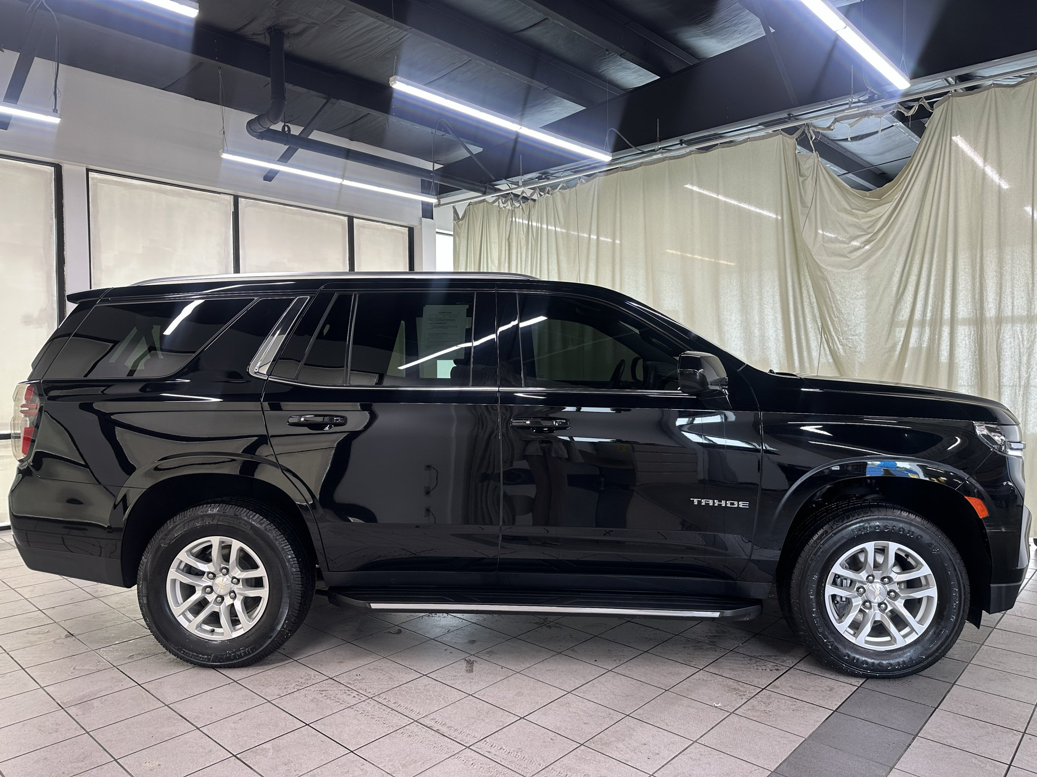 Used 2023 Chevrolet Tahoe LS AWD/4WD image 3