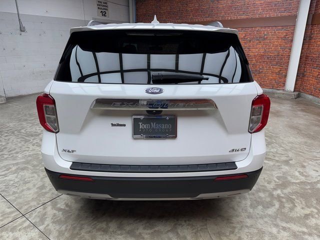 Certified 2022 Ford Explorer XLT w/ Equipment Group 202A image 4