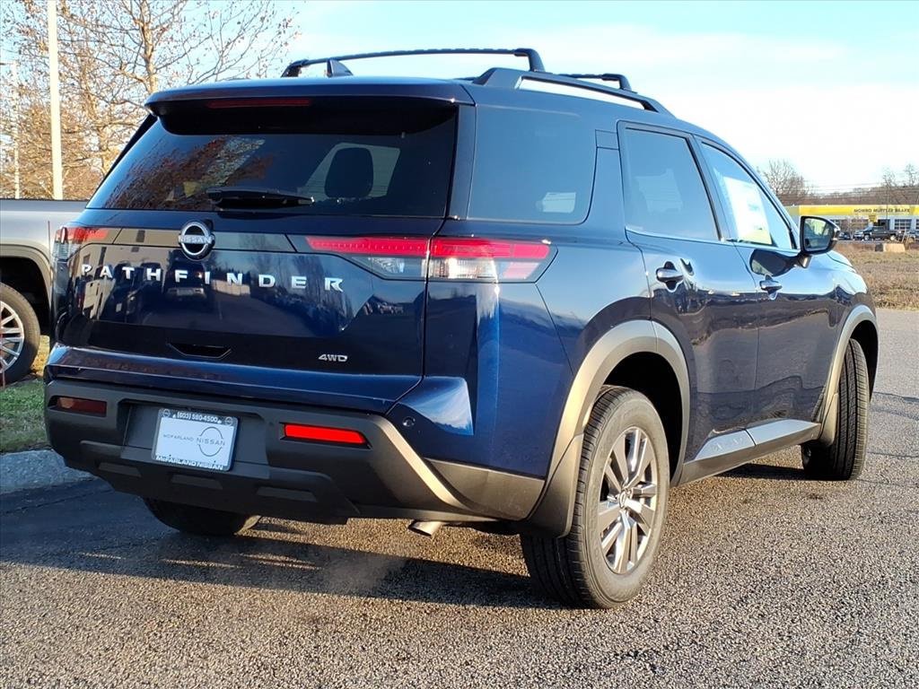New 2025 Nissan Pathfinder SV image 3