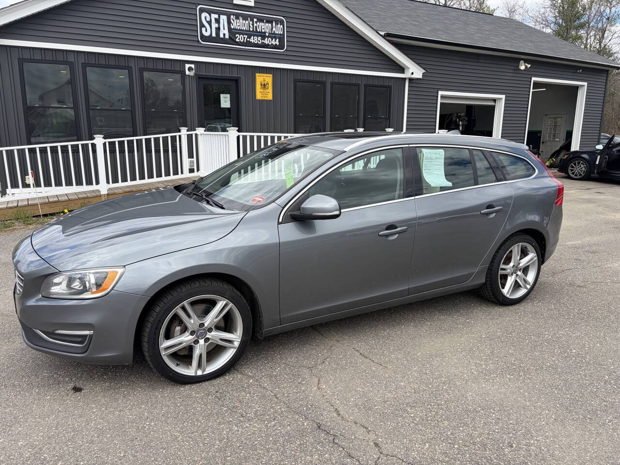 Used 2016 Volvo V60 T5 Premier w/ Technology Package AWD/4WD image 2