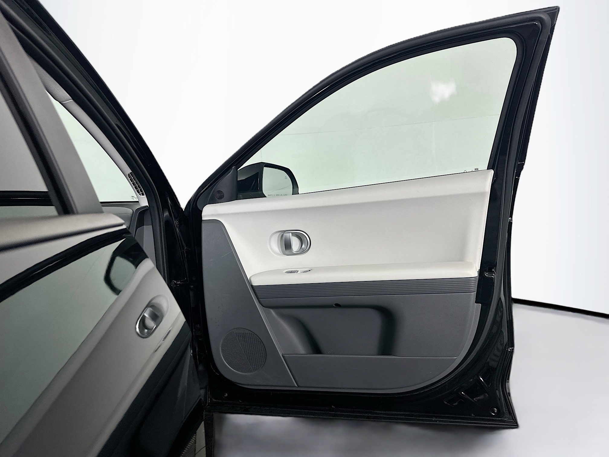 Used 2023 Hyundai Ioniq 5 SE w/ Cargo Package image 31