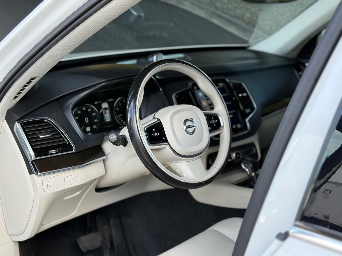 Used 2017 Volvo XC90 T6 Momentum w/ Vision Package AWD/4WD image 10