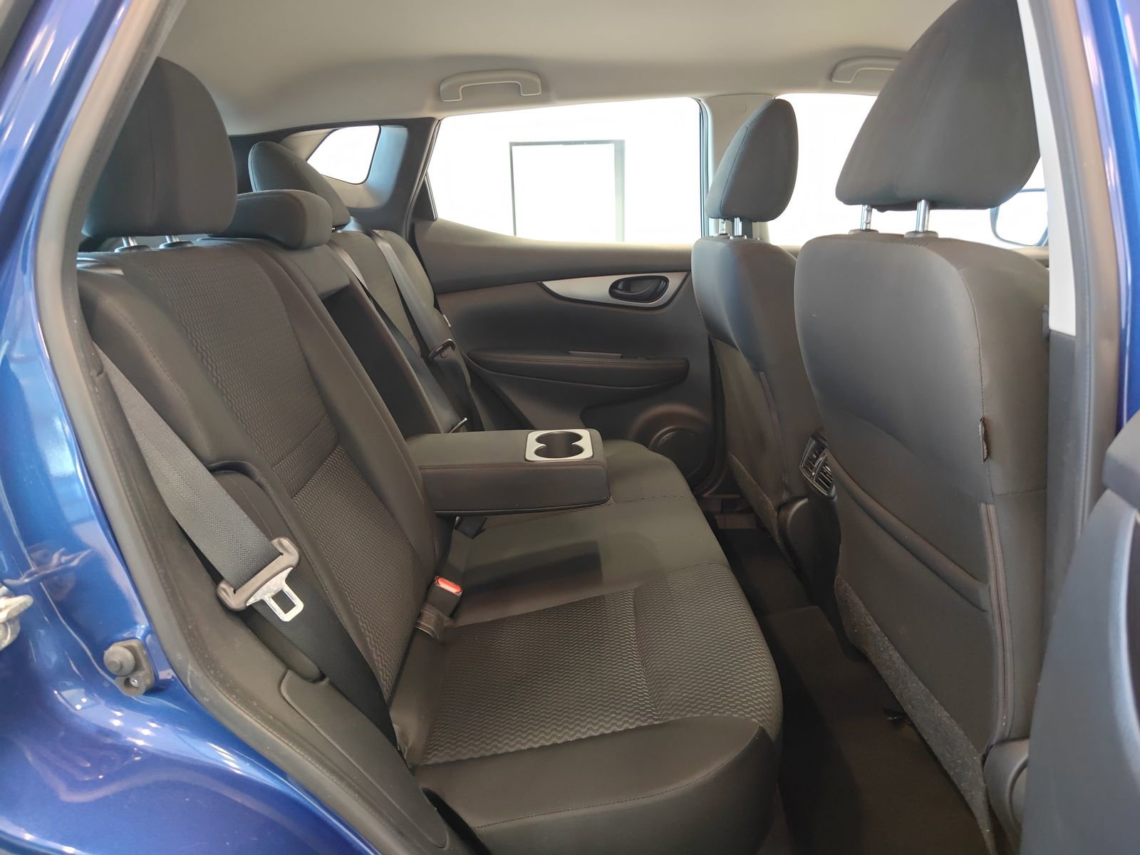 Used 2020 Nissan Rogue Sport S image 16