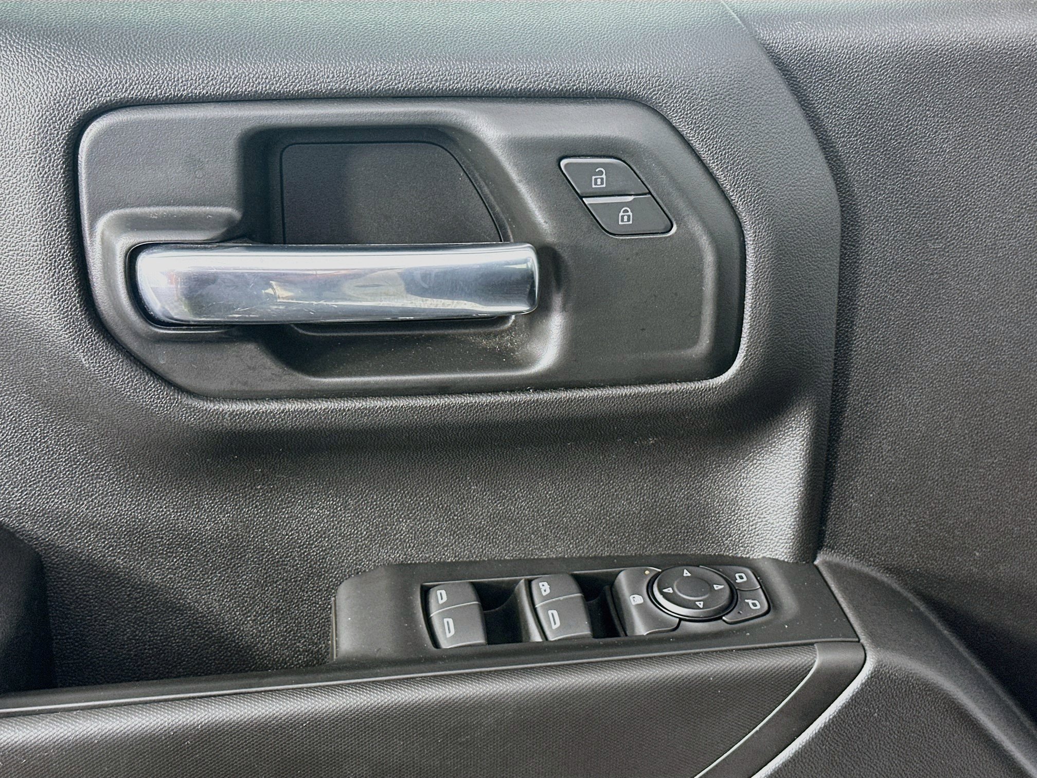 Used 2026 Chevrolet Silverado 1500 Custom Trail Boss w/ Turbomax Blackout Package AWD/4WD image 15