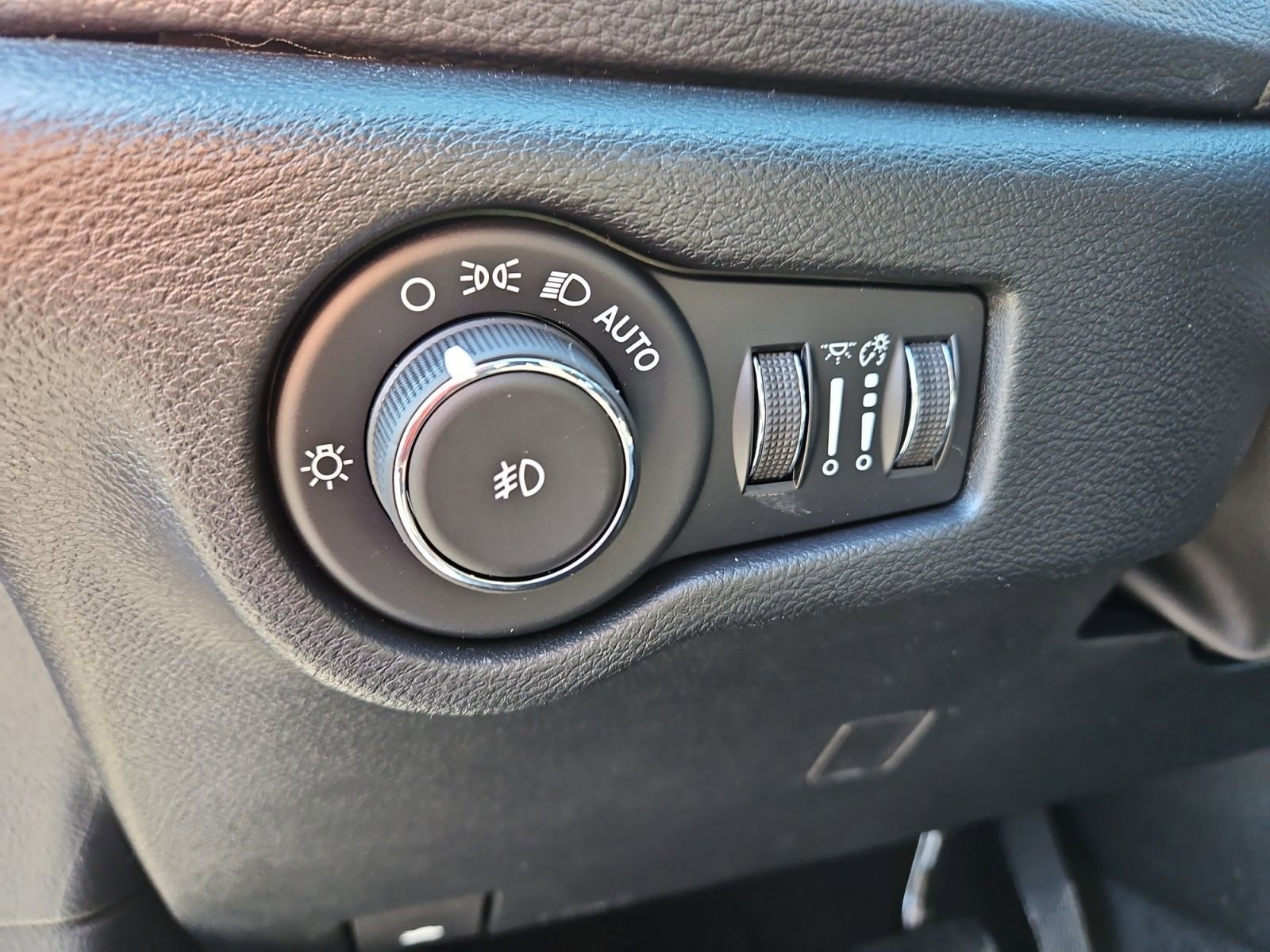 New 2026 Chrysler Pacifica Select w/ S Appearance Package image 23