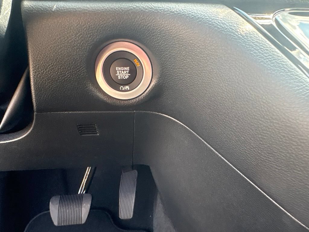 New 2027 Chrysler Pacifica Select FWD image 18