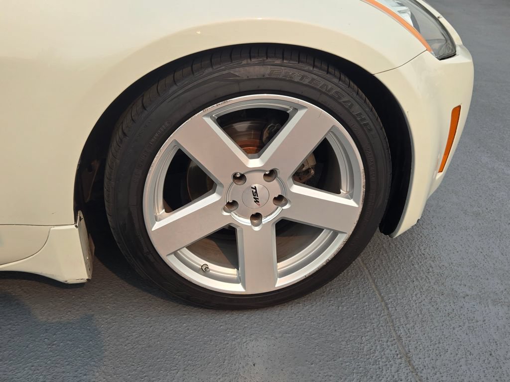 Used 2004 Nissan 350Z Touring RWD image 9