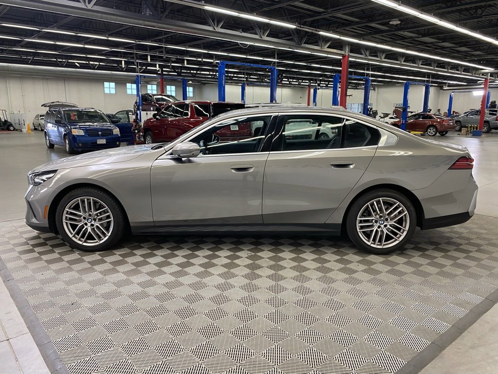 Used 2024 BMW 530i image 7