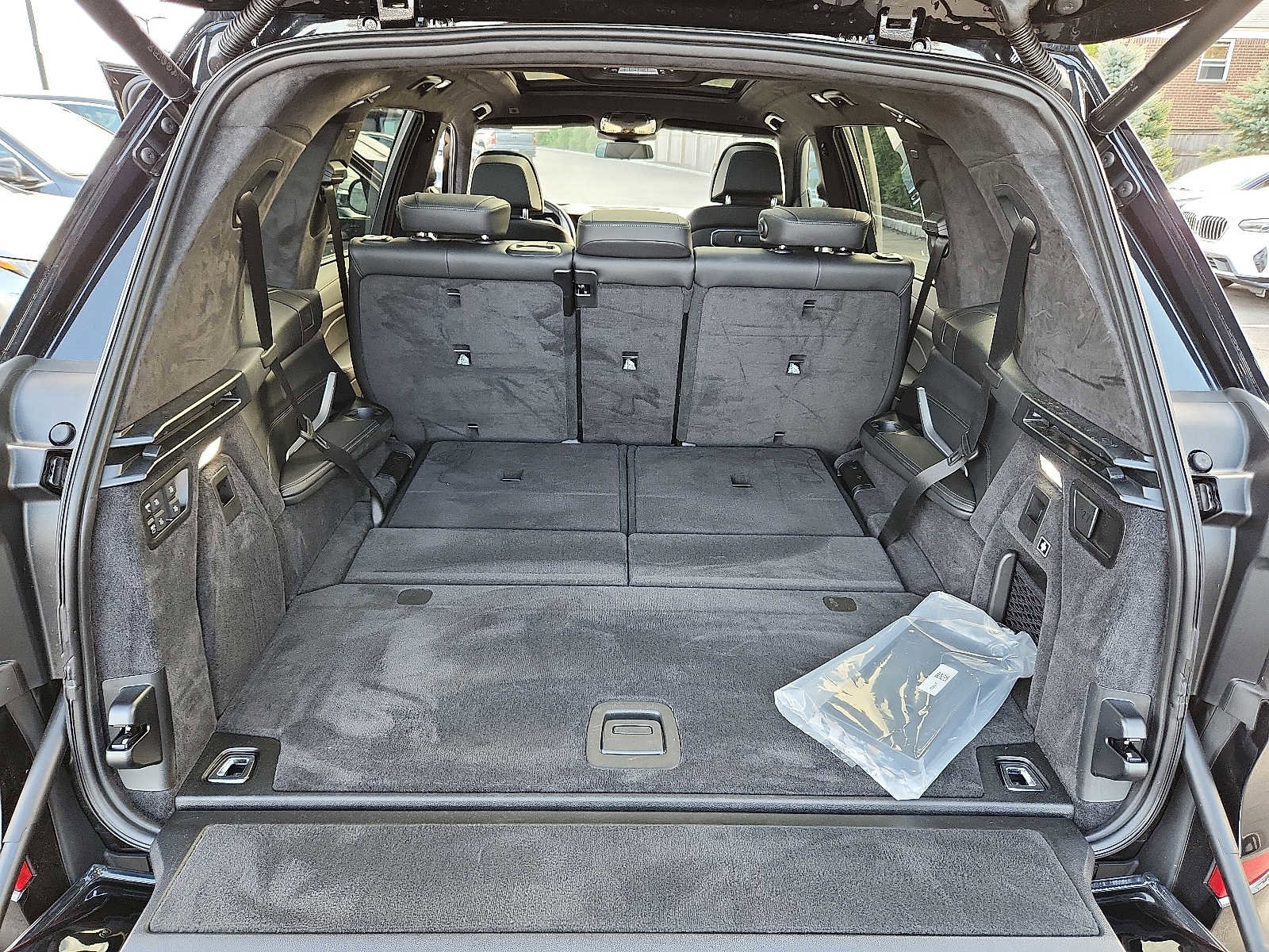 Certified 2024 BMW X7 xDrive40i w/ Executive Package image 27