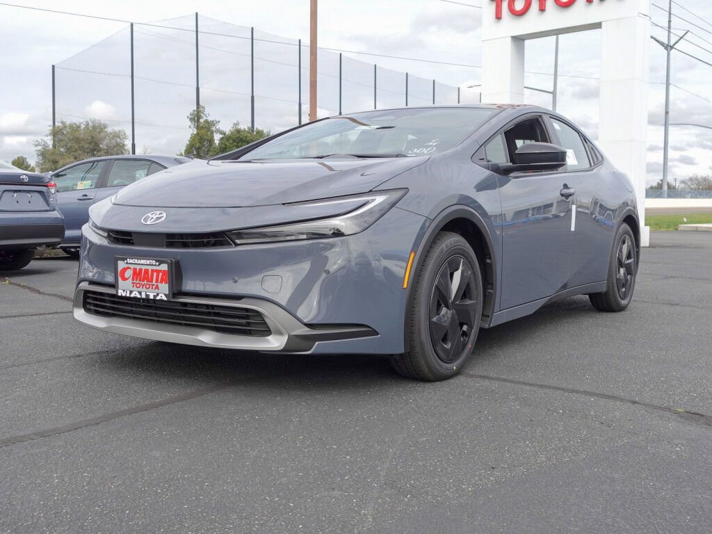 New 2026 Toyota Prius Plug-In Hybrid FWD image 7