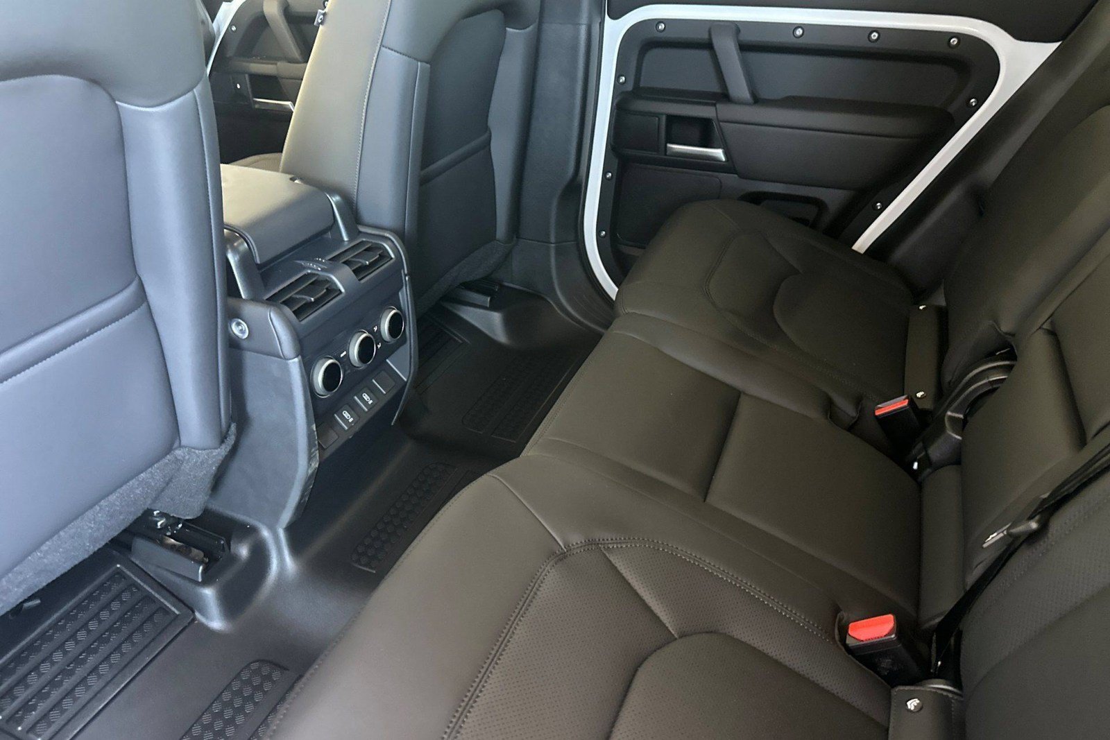 New 2026 Land Rover Defender 110 S AWD/4WD image 20