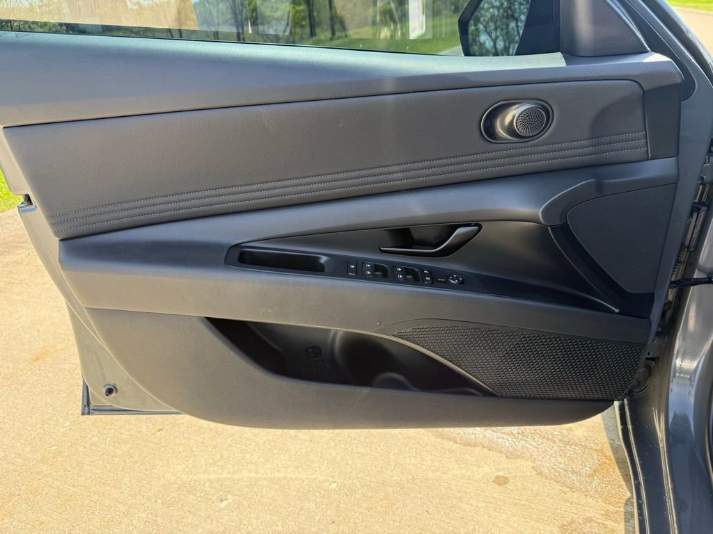 Used 2025 Hyundai Elantra Sport FWD image 23