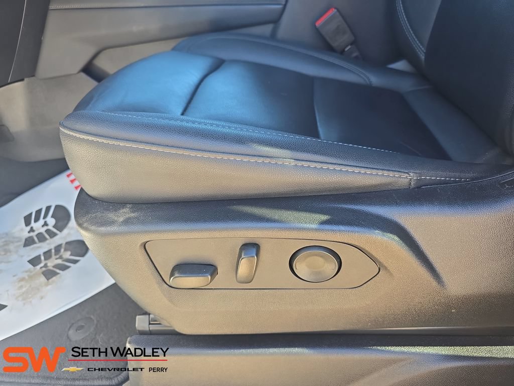 Used 2025 Chevrolet Suburban LT AWD/4WD image 30
