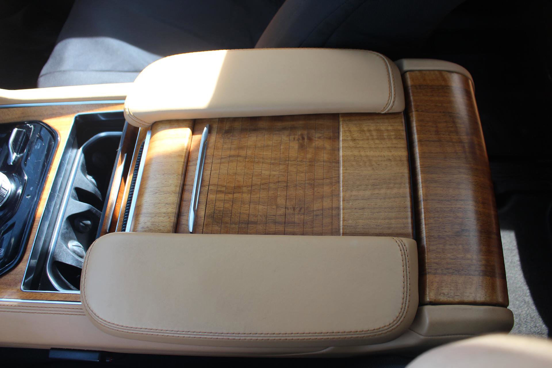Used 2022 Jeep Grand Wagoneer Series III w/ Rear Seat Video Group 1 image 18