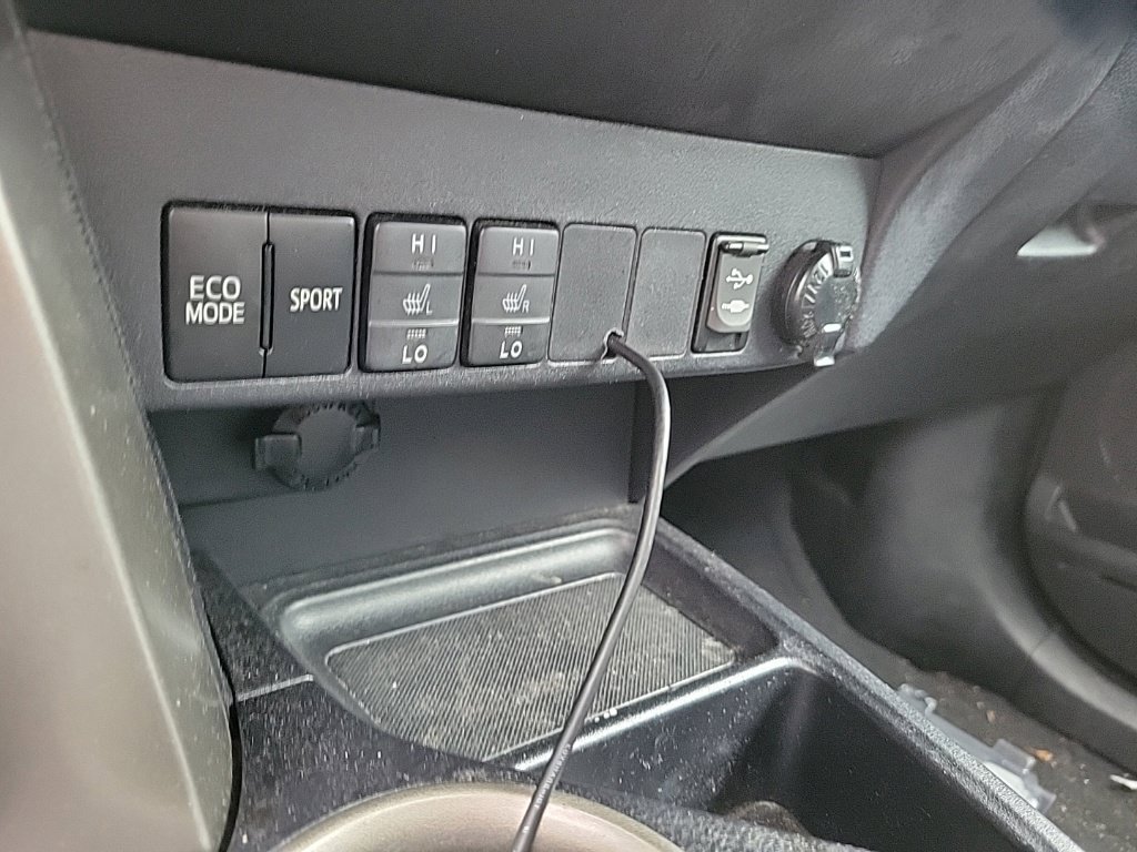 Used 2015 Toyota RAV4 Limited w/ Technology Package AWD/4WD image 10