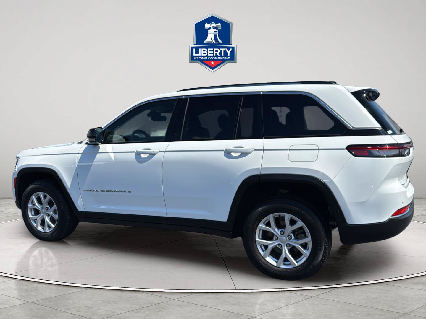 Certified 2023 Jeep Grand Cherokee Limited AWD/4WD image 6