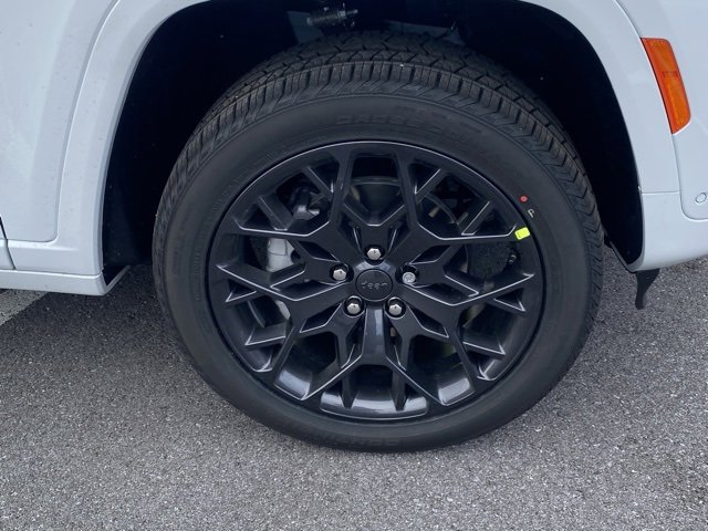 New 2025 Jeep Grand Cherokee Summit w/ Adv Protech Group IV image 11