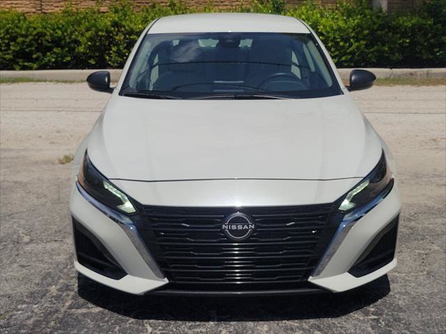 Used 2024 Nissan Altima 2.5 SV FWD image 2