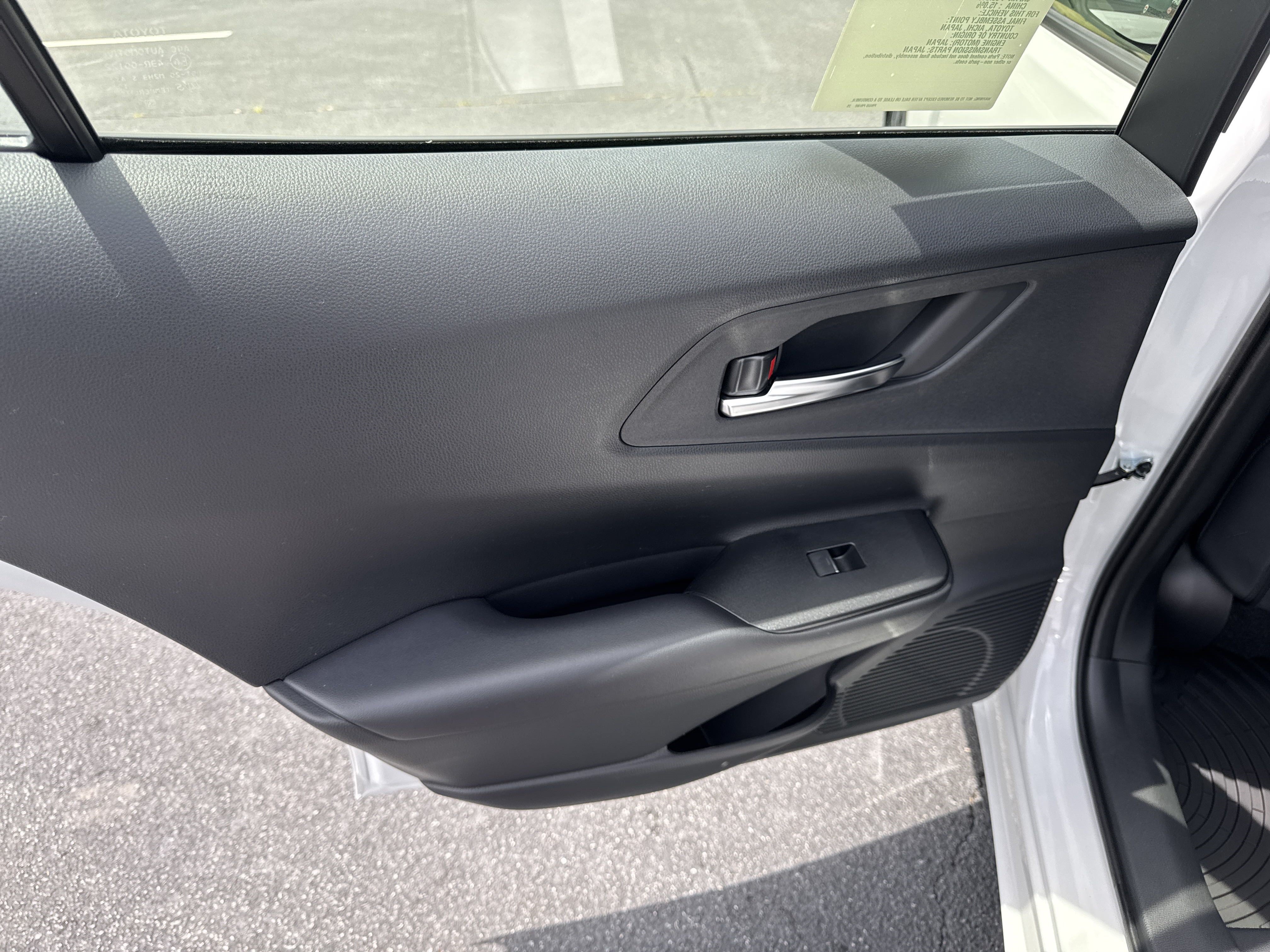 New 2025 Toyota Prius Plug-In Hybrid FWD image 28