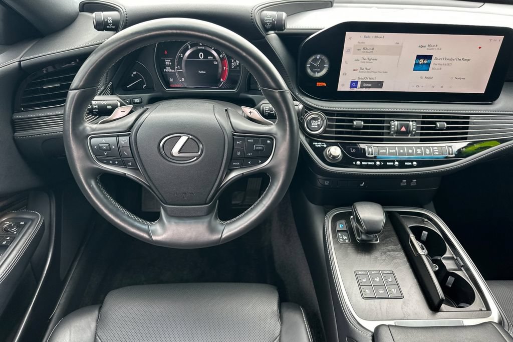 Used 2023 Lexus LS 500 w/ Accessory Package (Z1) RWD image 16