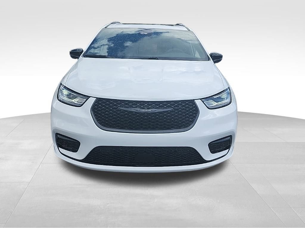 New 2026 Chrysler Pacifica Limited image 3