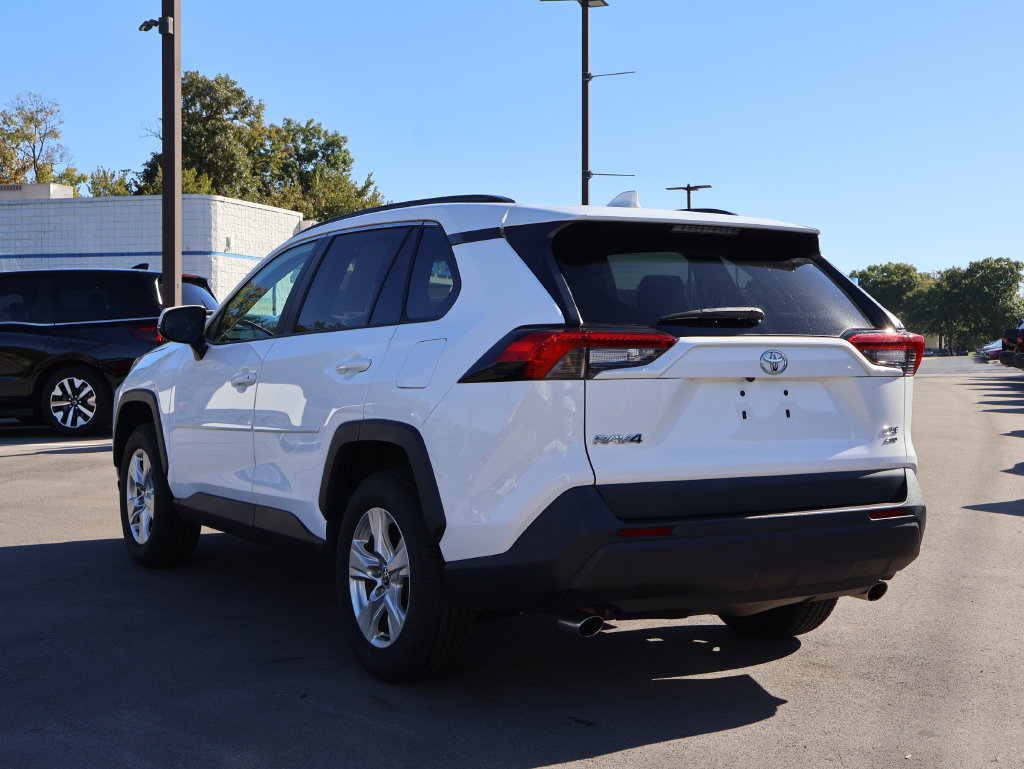 Used 2021 Toyota RAV4 XLE w/ Convenience Package AWD/4WD image 5