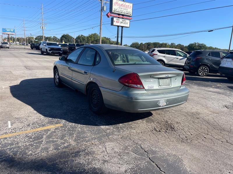 Used 2005 Ford Taurus SE FWD image 7