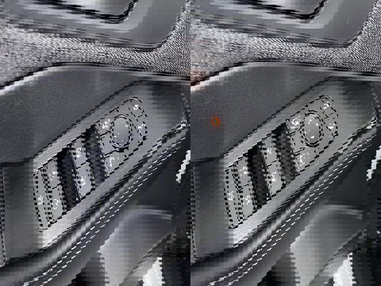 Used 2022 Nissan Rogue SV image 11