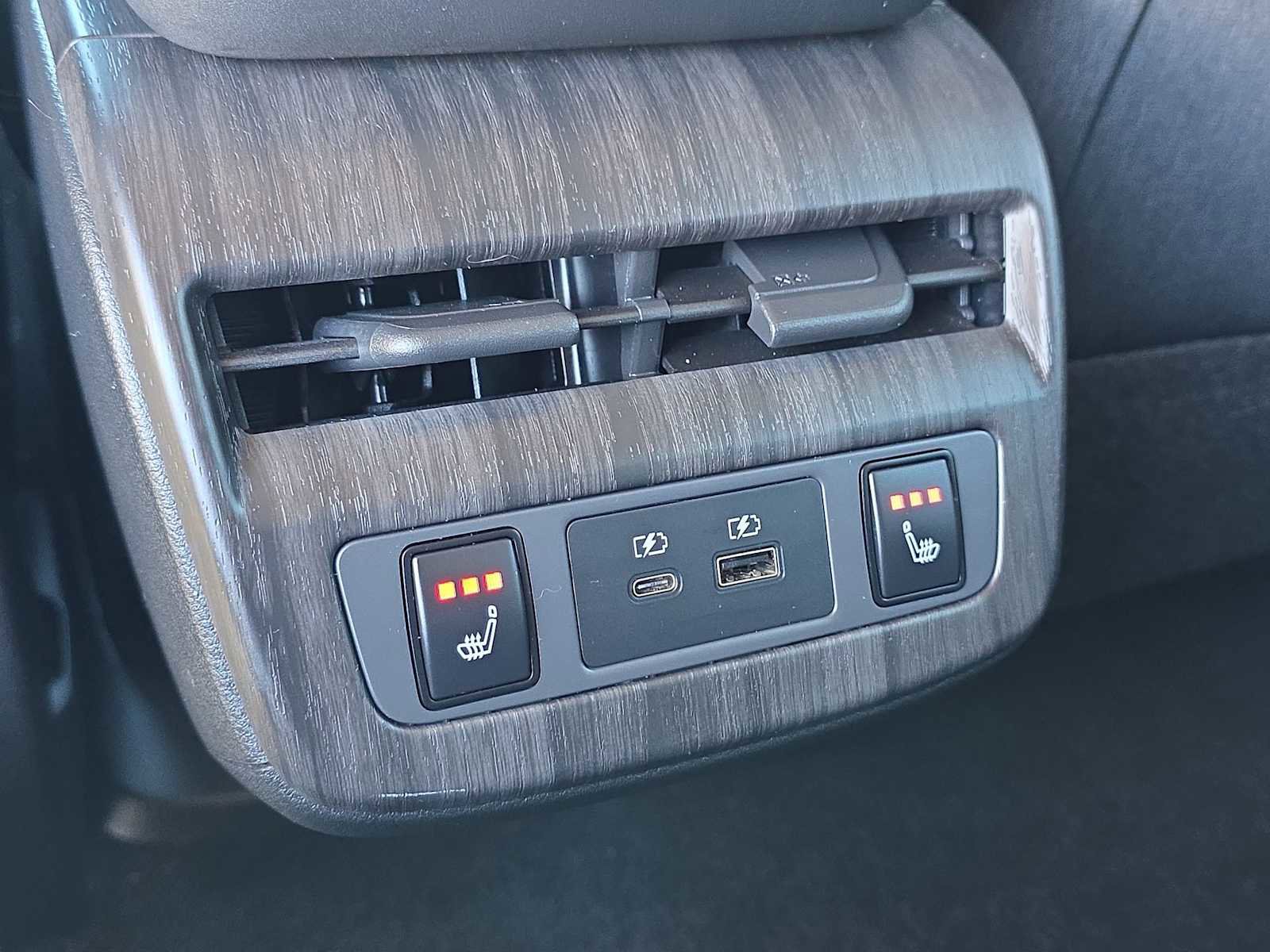 Used 2023 Nissan Ariya AWD image 30