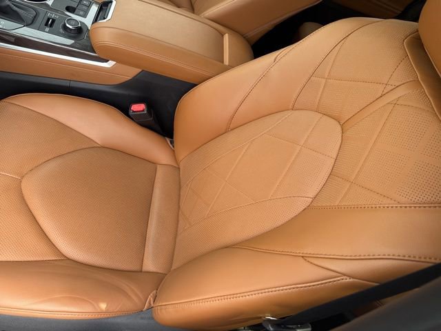 Used 2024 Toyota Highlander Platinum image 10