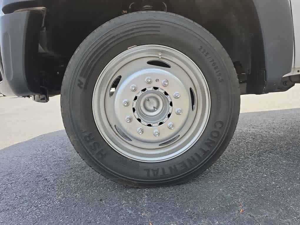 Used 2016 Ford F550 2WD Crew Cab Super Duty image 13