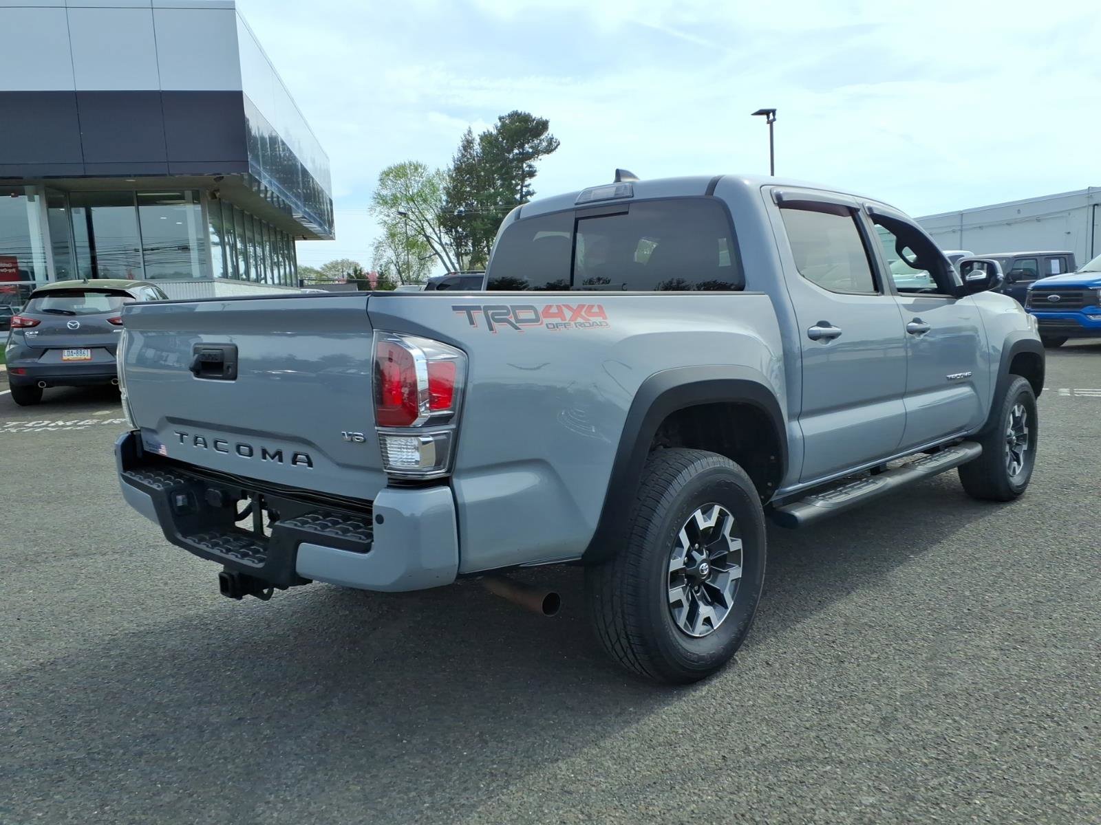 Used 2020 Toyota Tacoma TRD Off-Road w/ TRD Premium Off Road Package AWD/4WD image 3